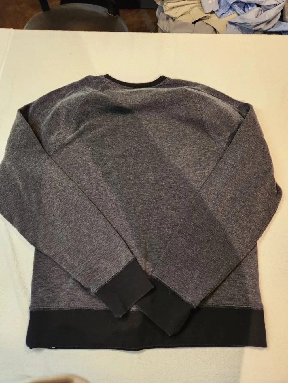 Banana Republic Polartec Gray/Black Raglan Crew Neck Sweatshirt Mens Medium